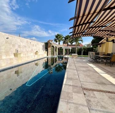 Villa Black Lomas de Cocoyoc Private Pool & Garden in Texcalpan