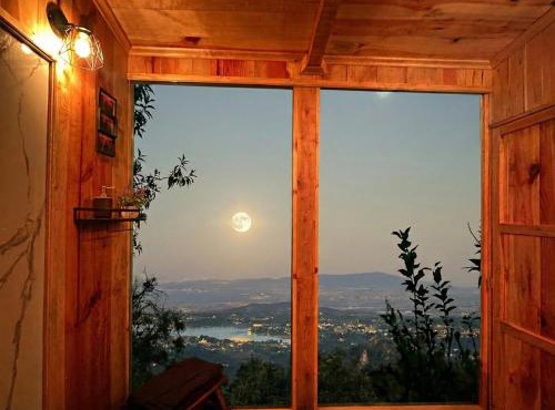 Biciting Combi Love Glamping with Jacuzzi and Views