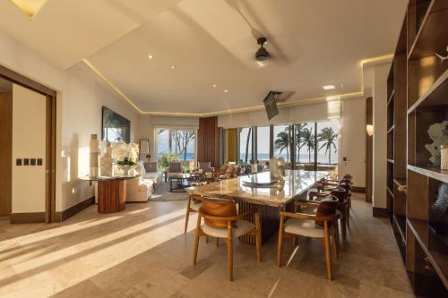Exclusive Oceanfront Apartment Beach access
