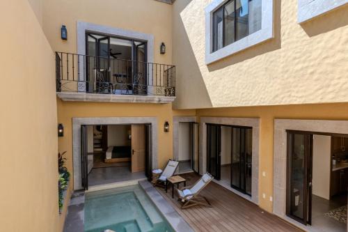 Designer Retreat in Centro Heated Pool & Views