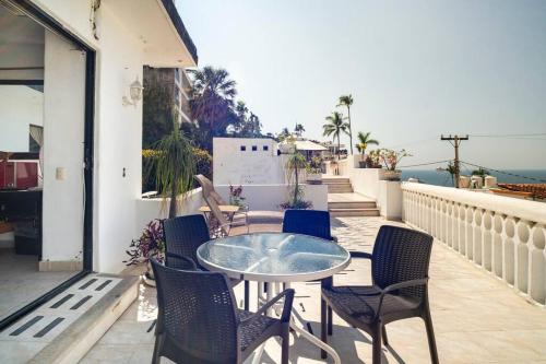 Gran habitacion con terraza vista espectacular, piscina